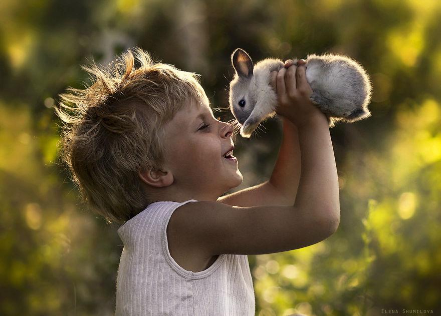cool-animal-children-photography-Elena-Shumilova-kid-bunny