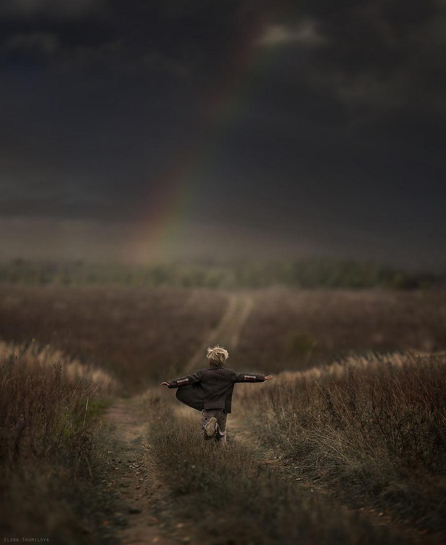 cool-animal-children-photography-Elena-Shumilova-running